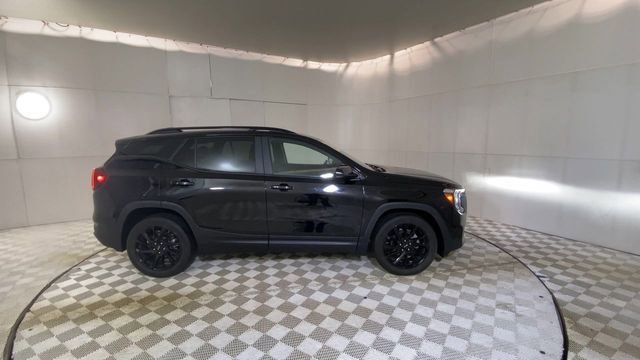 Used 2023 GMC Terrain SLE w/ Driver Convenience Package FWD image 4