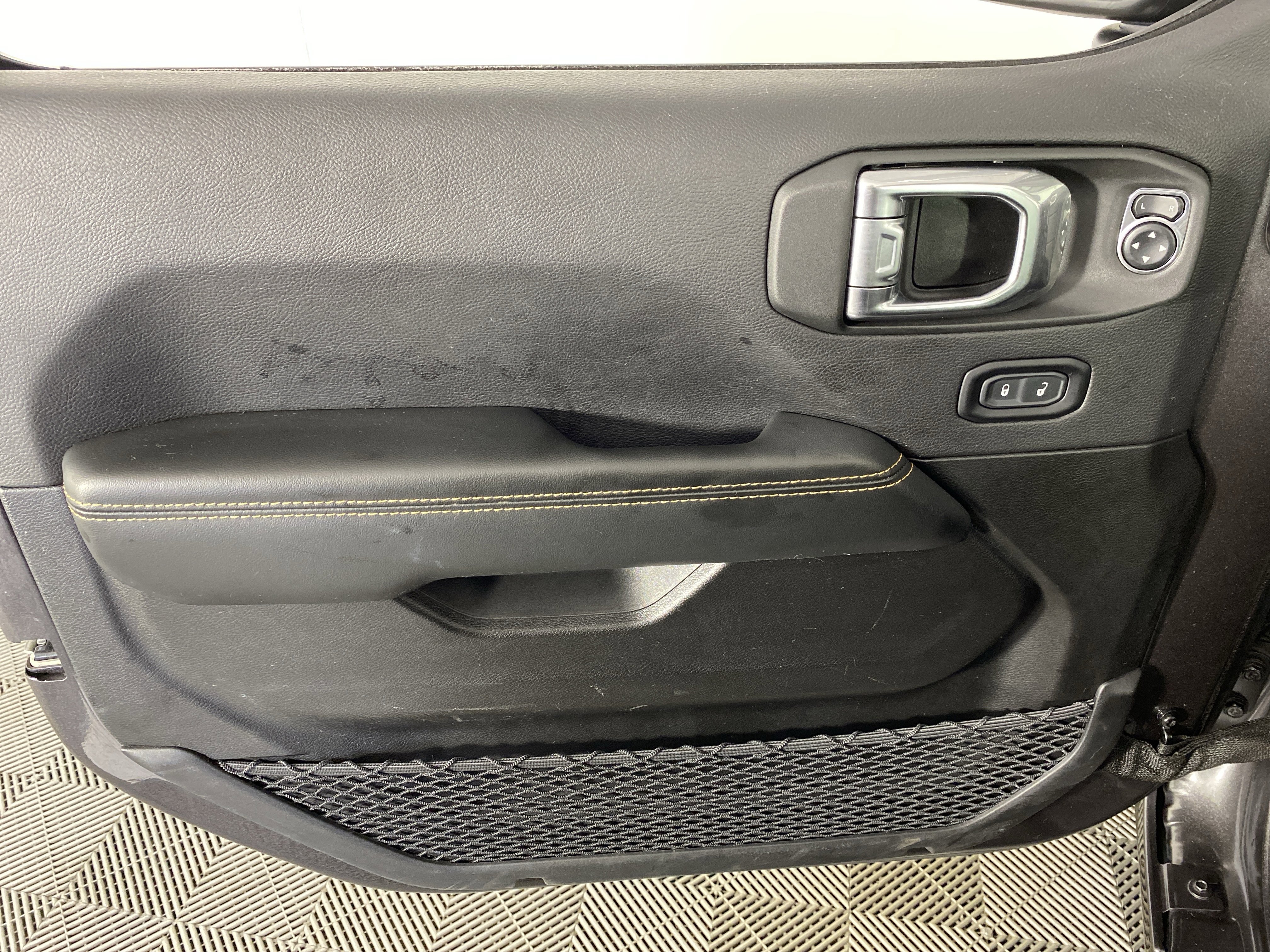 Used 2025 Jeep Wrangler Sahara w/ Safety Group image 14