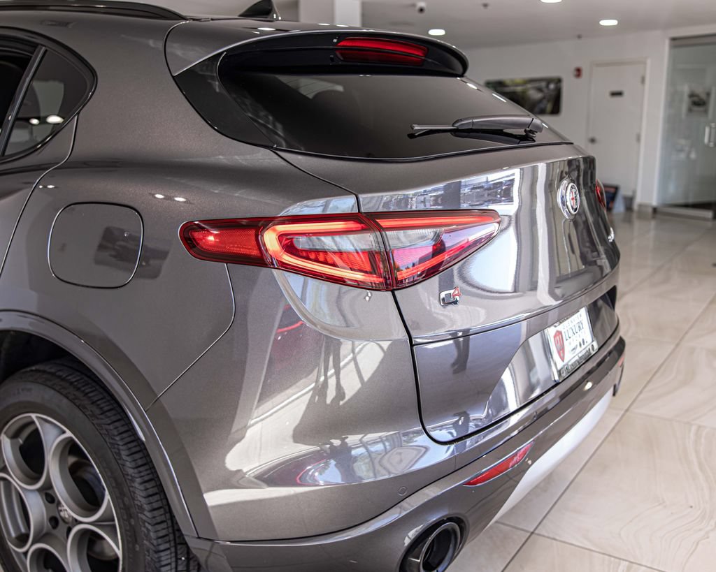 Used 2023 Alfa Romeo Stelvio Ti AWD/4WD image 14