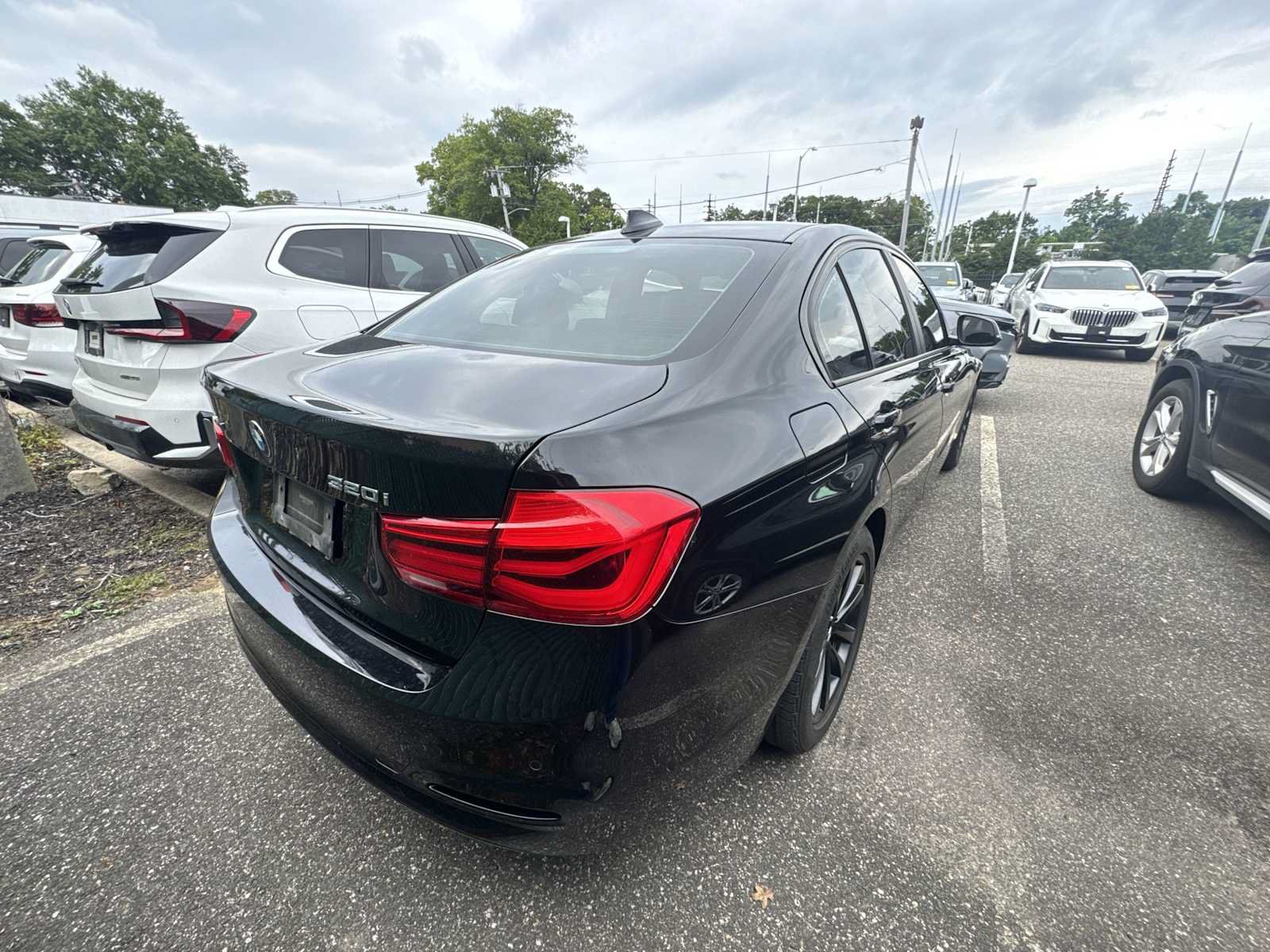 Used 2018 BMW 320i xDrive Sedan AWD/4WD image 7