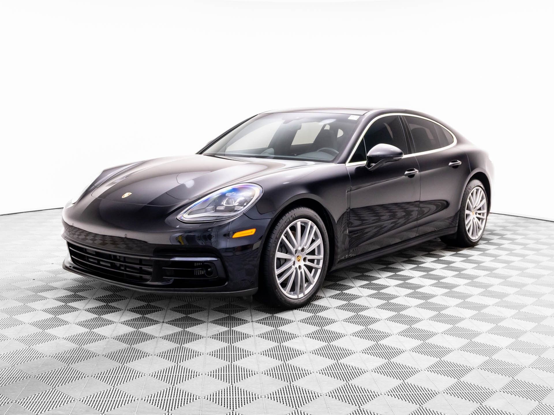 Used 2017 Porsche Panamera 4S image 1