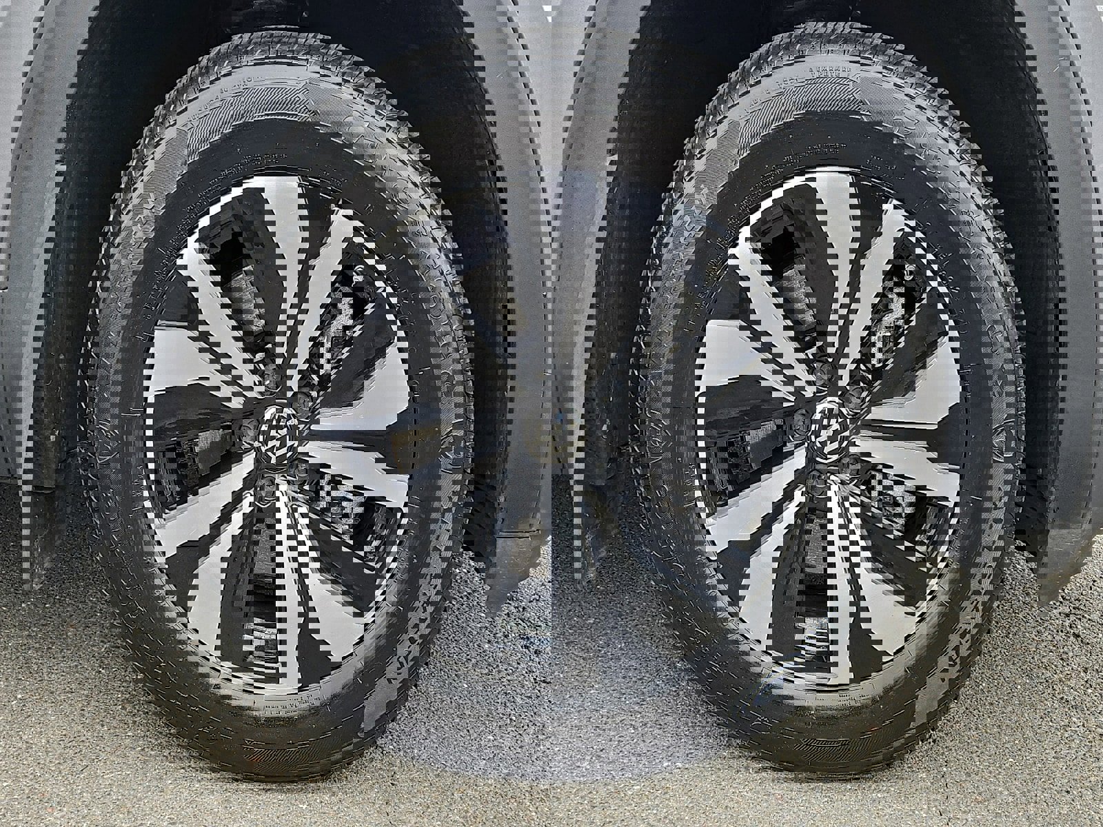 Used 2024 Volkswagen Atlas Cross Sport SE image 8