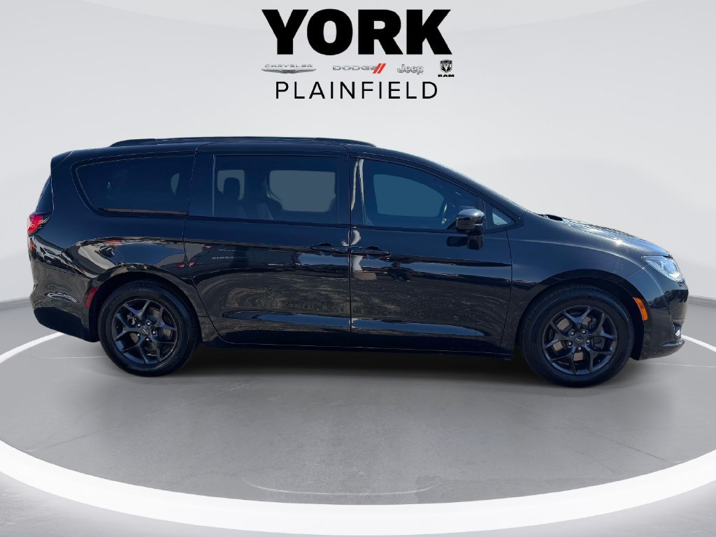 Used 2018 Chrysler Pacifica Touring-L Plus w/ Advanced Safetytec Group FWD image 4