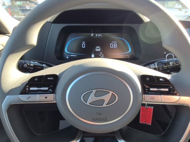 Used 2025 Hyundai Elantra SE image 24