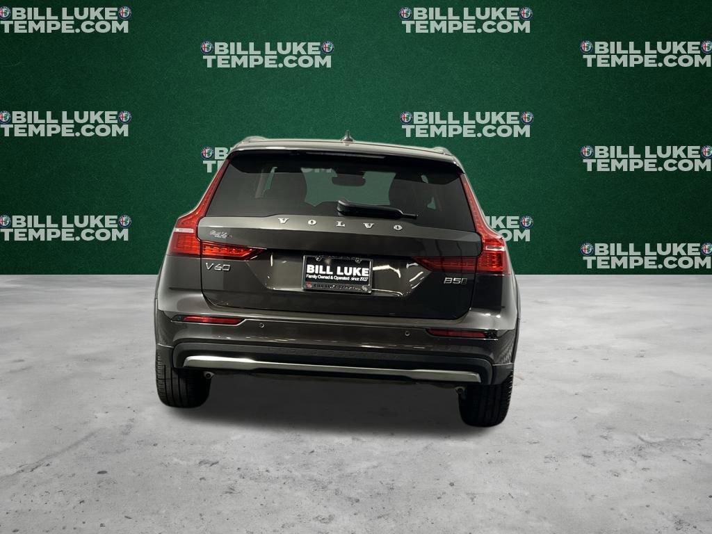 Used 2025 Volvo V60 B5 Cross Country Plus image 8