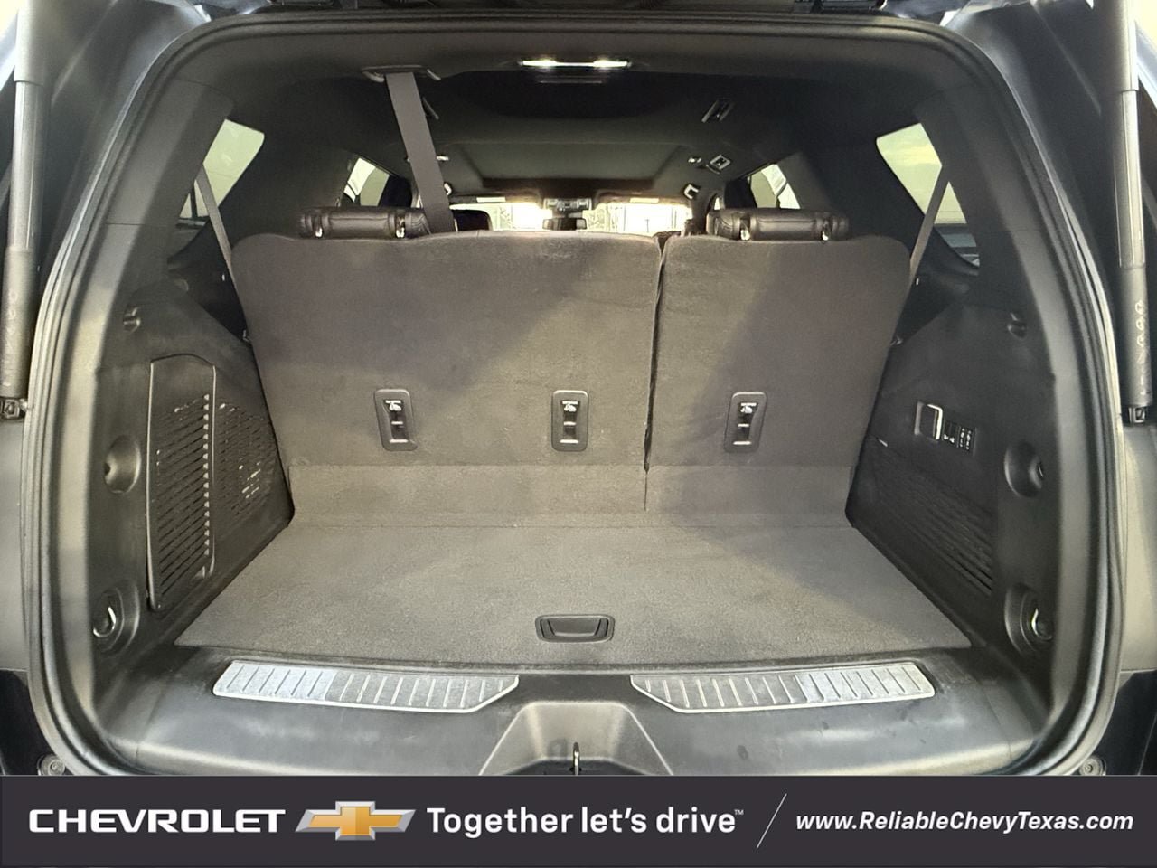 Used 2023 Chevrolet Tahoe Z71 w/ Luxury Package AWD/4WD image 38
