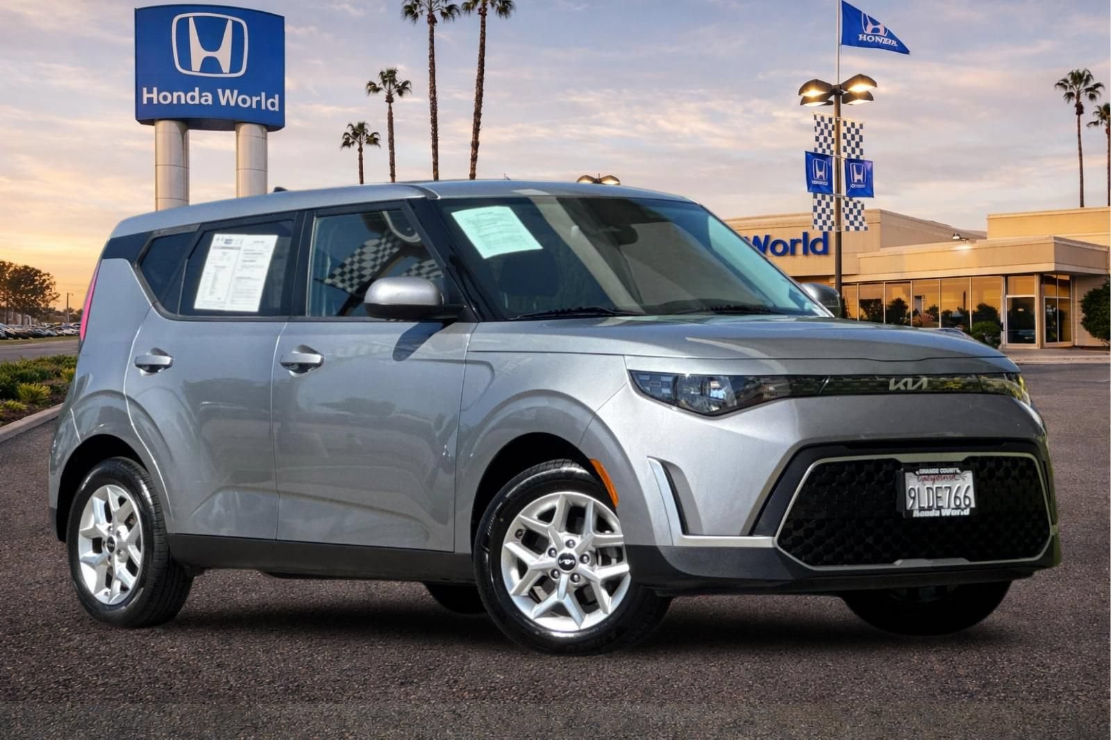 Used 2024 Kia Soul LX w/ Option Group 015 FWD image 2