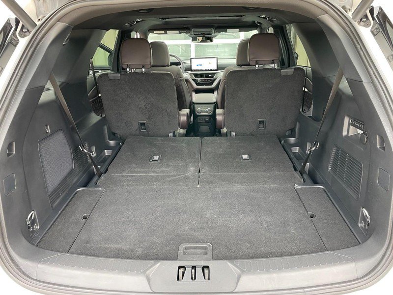 Used 2025 Ford Explorer Platinum w/ LUX Leather Package AWD/4WD image 13