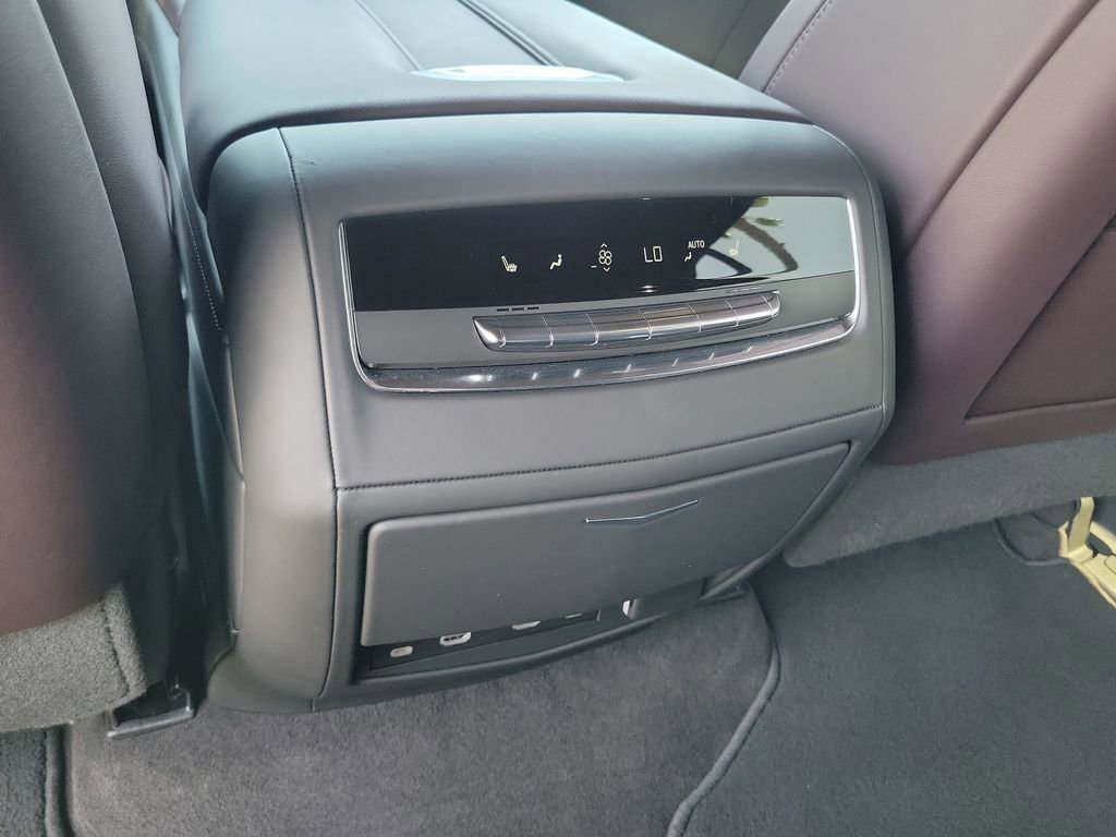 Certified 2023 Cadillac Escalade ESV Premium Luxury Platinum AWD/4WD image 21