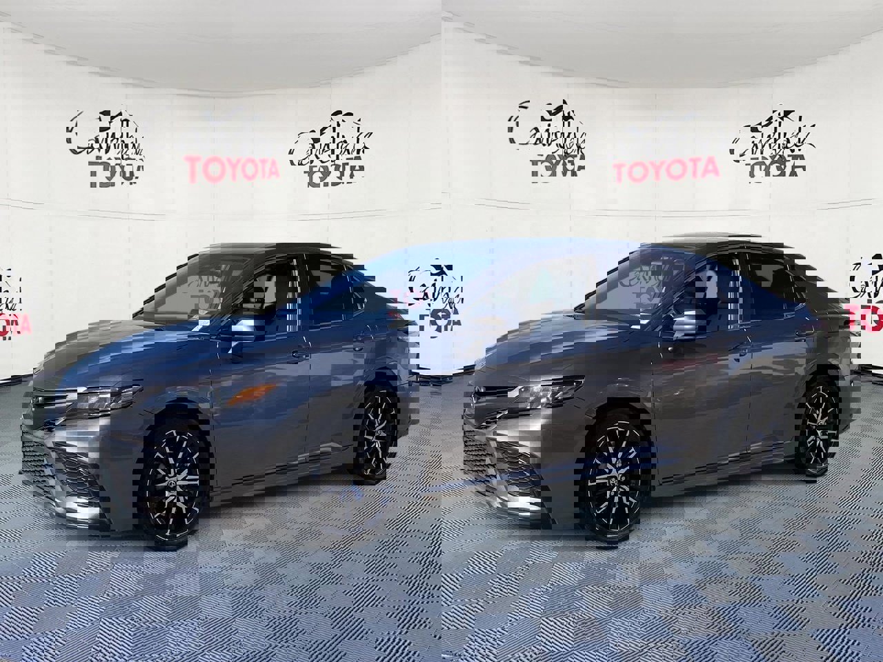 Used 2021 Toyota Camry SE w/ Carpet Mat Package (TMS) image 4