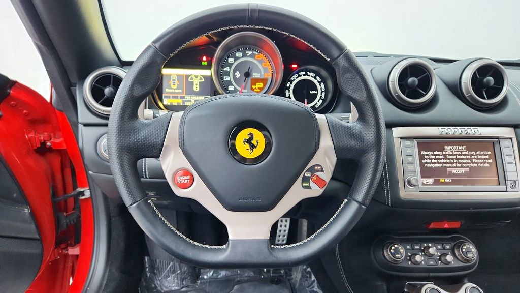 Used 2014 Ferrari California image 26