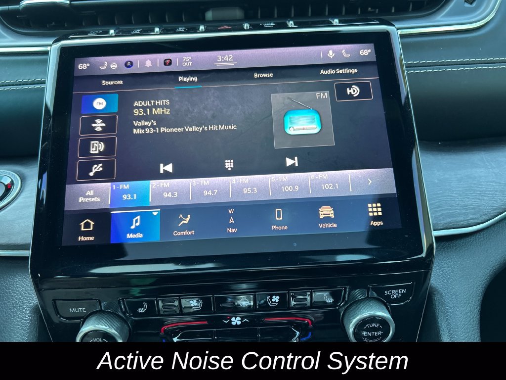 Certified 2023 Jeep Grand Cherokee Overland w/ Luxury Tech Group IV AWD/4WD image 23