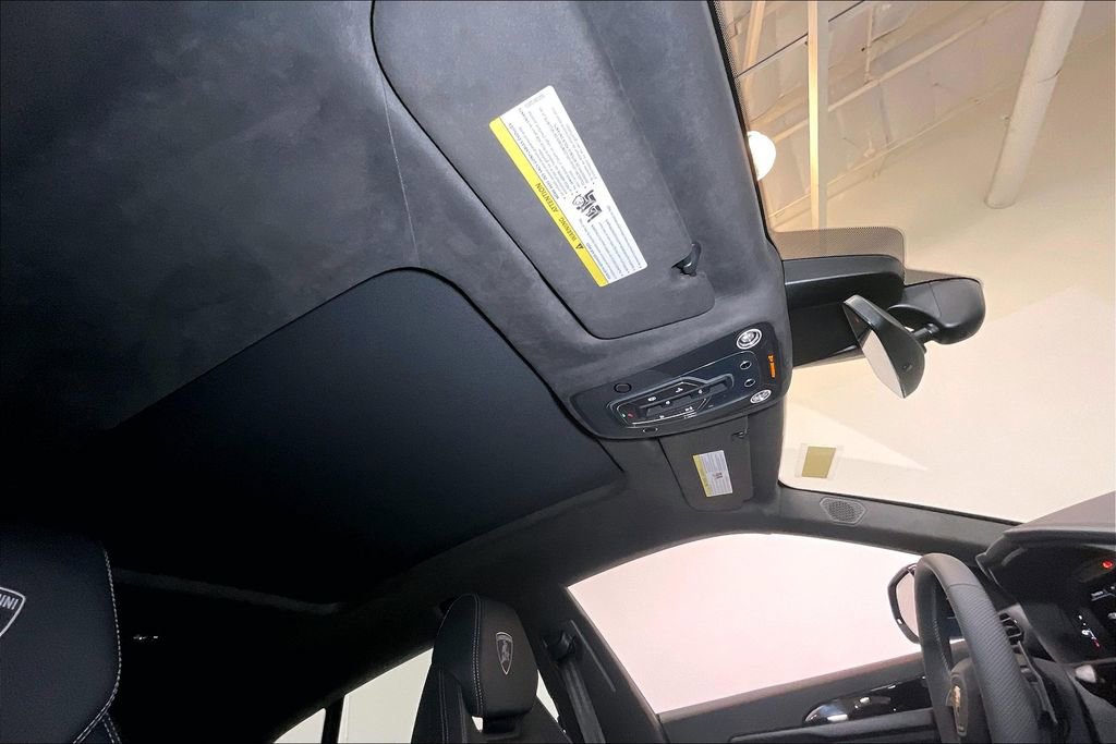 Used 2025 Lamborghini Urus SE image 20