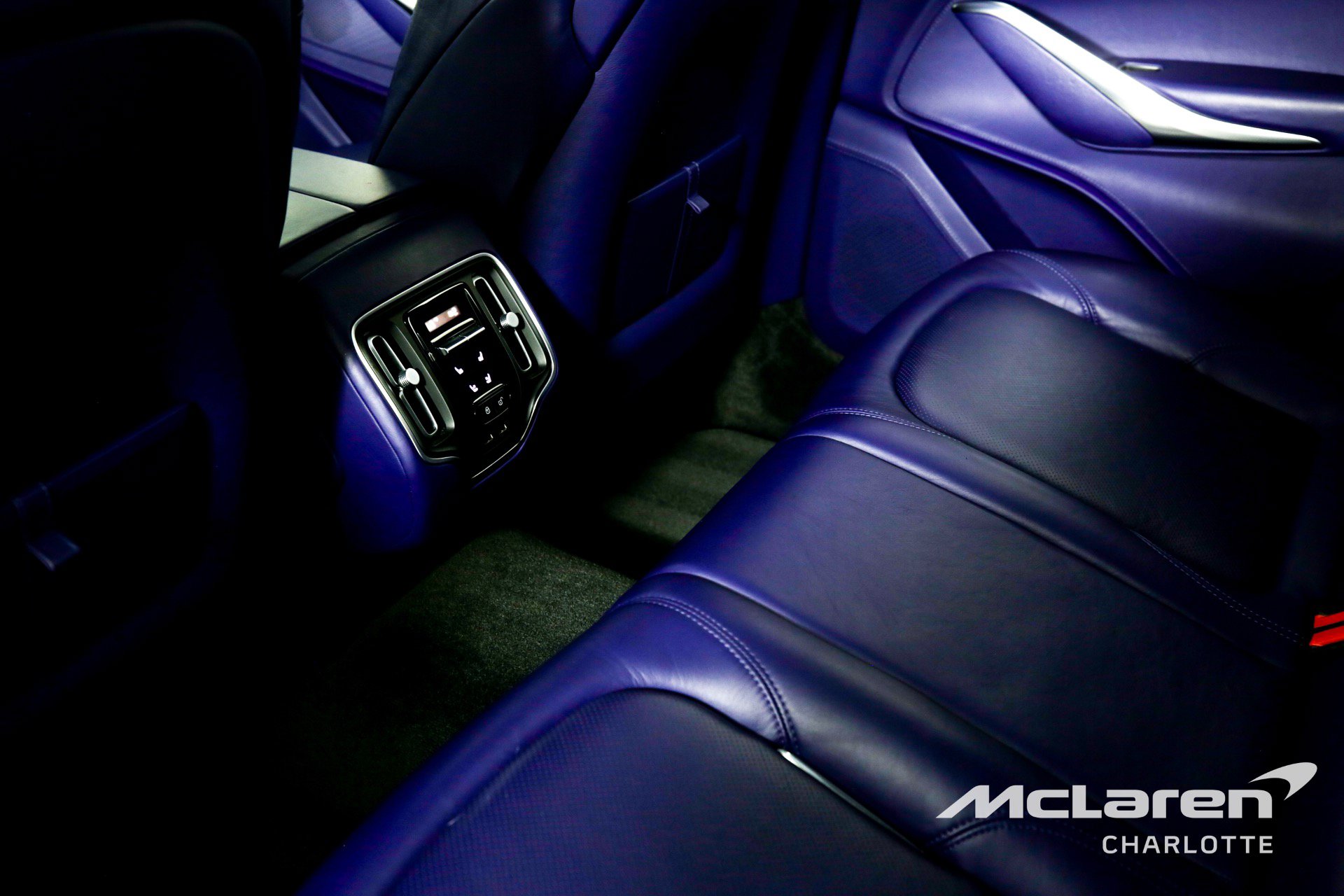 Used 2021 Aston Martin DBX image 19