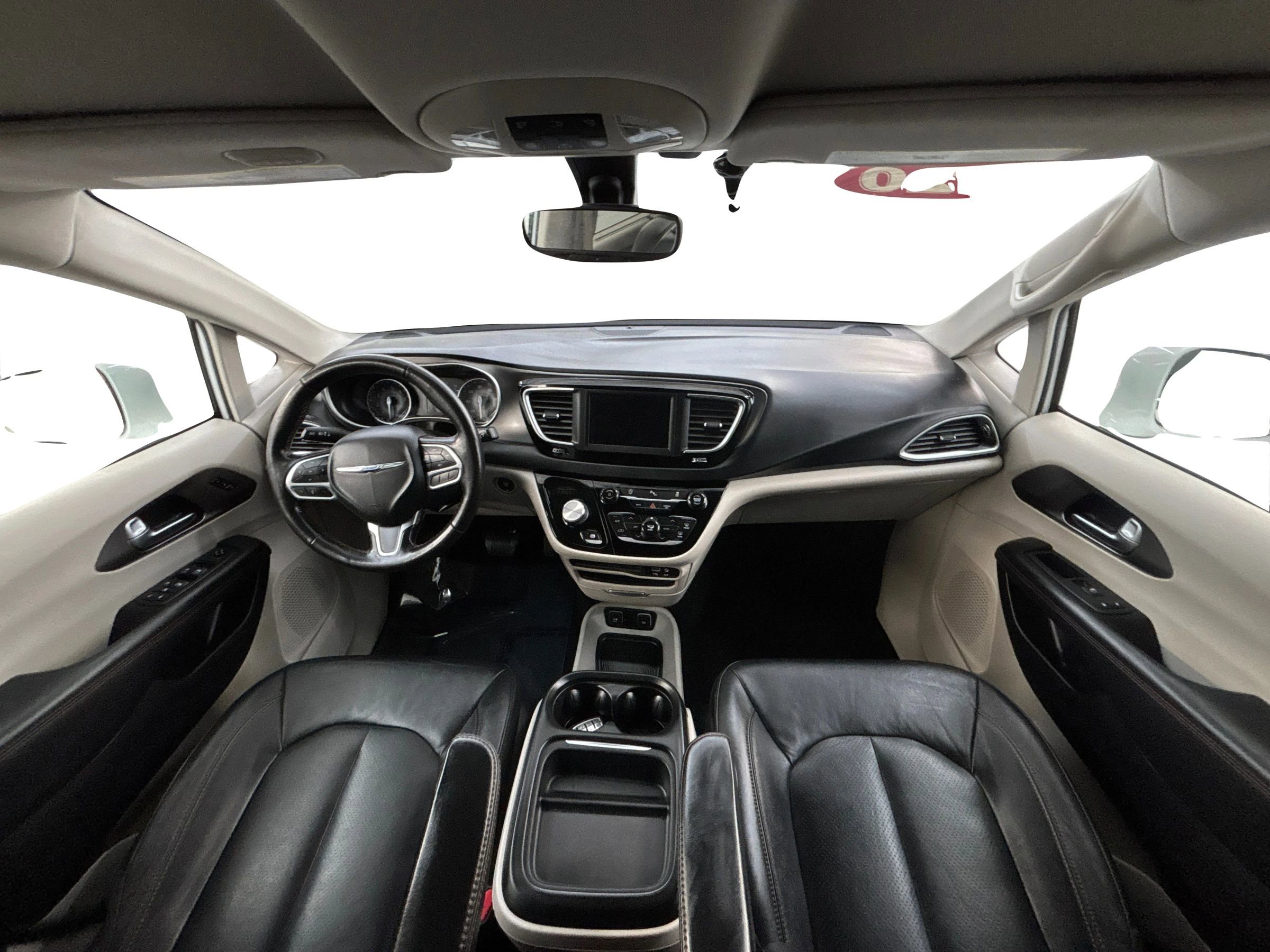 Used 2020 Chrysler Pacifica Touring-L FWD image 17