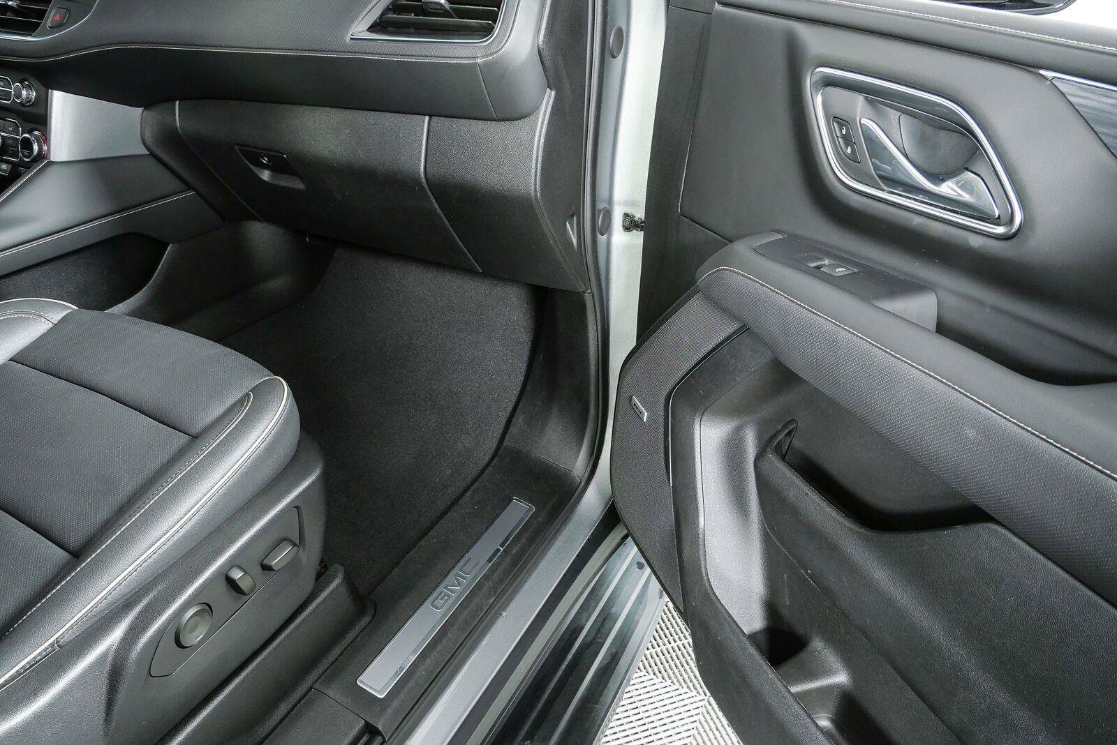 Used 2023 GMC Yukon XL SLT w/ SLT Luxury Package RWD image 12