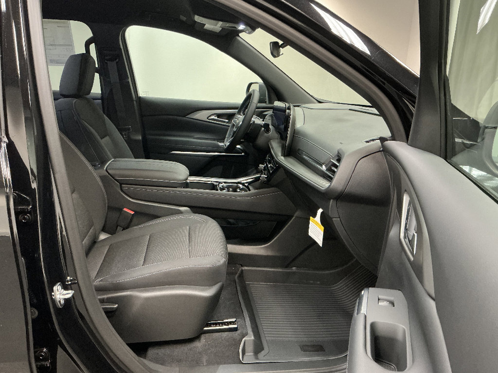 New 2026 Chevrolet Traverse LT w/ LPO, Floor Liner Package FWD image 32