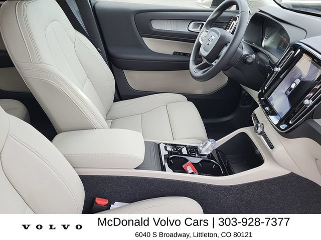 New 2026 Volvo XC40 B5 Ultra w/ Climate Package AWD/4WD image 17