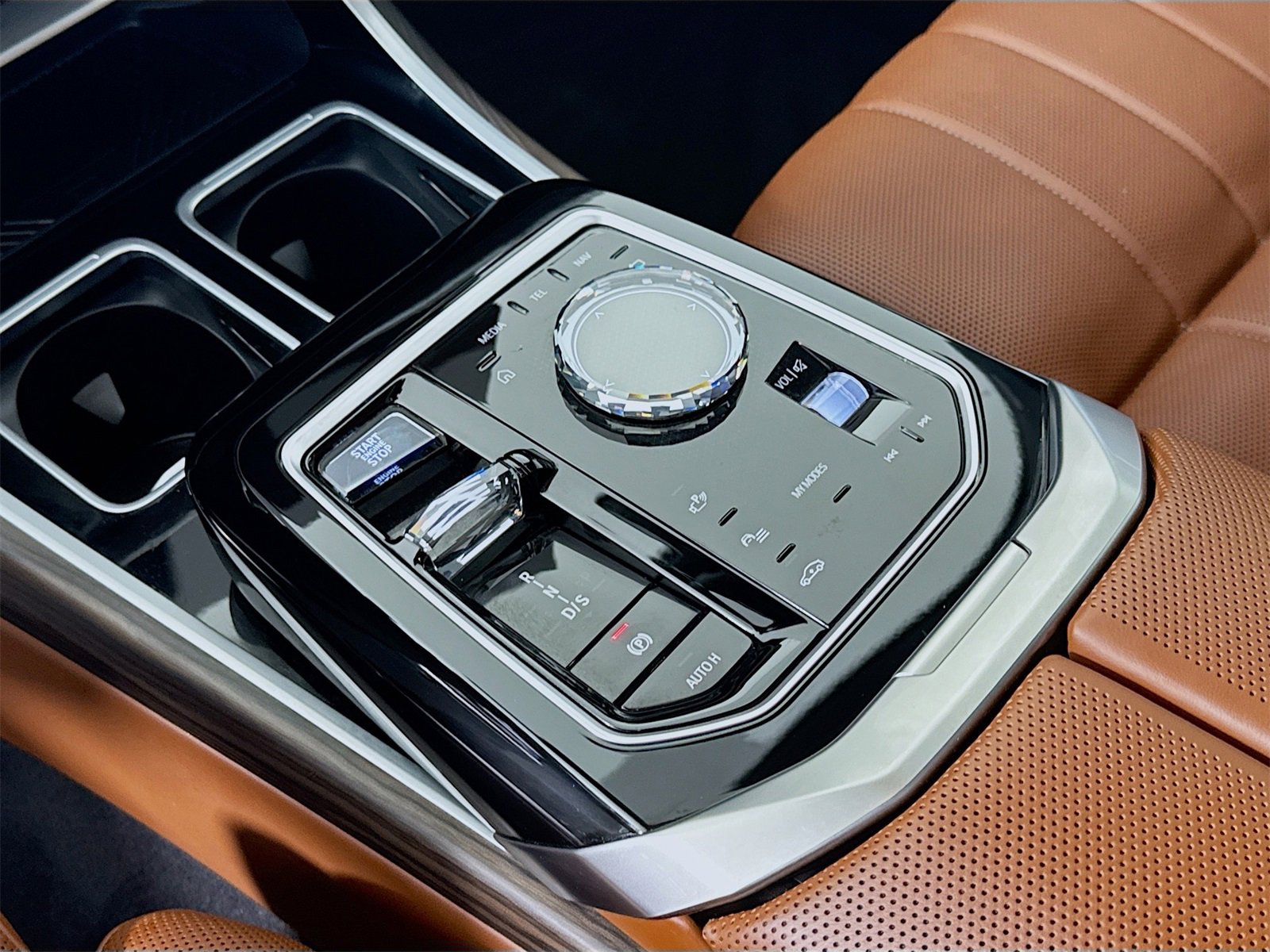 Used 2023 BMW 760i xDrive w/ Luxury Rear Seating Package image 14