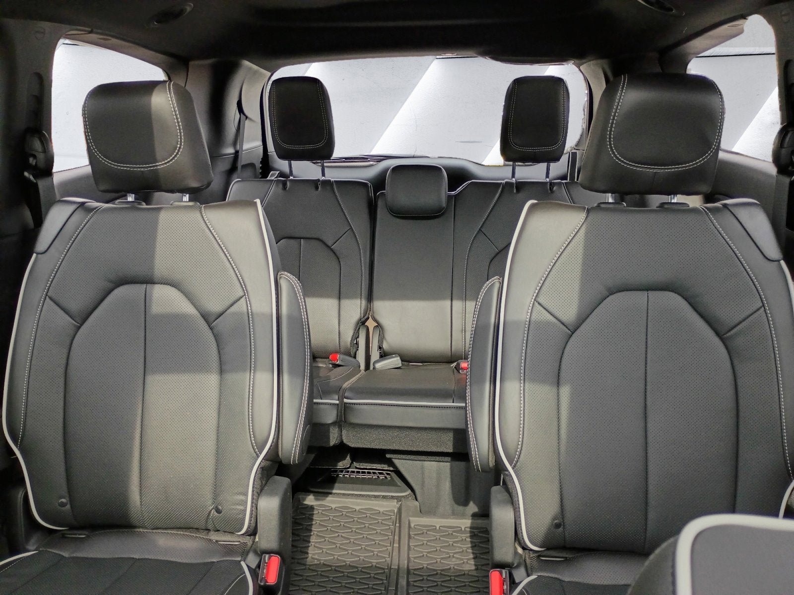 New 2026 Chrysler Pacifica Limited image 14