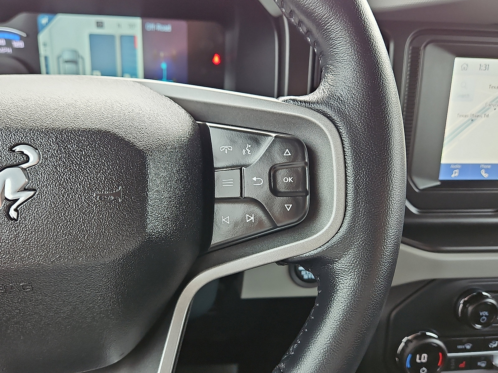 Used 2023 Ford Bronco Badlands image 18