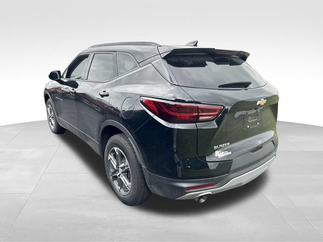 Used 2024 Chevrolet Blazer LT w/ Convenience Package FWD image 3