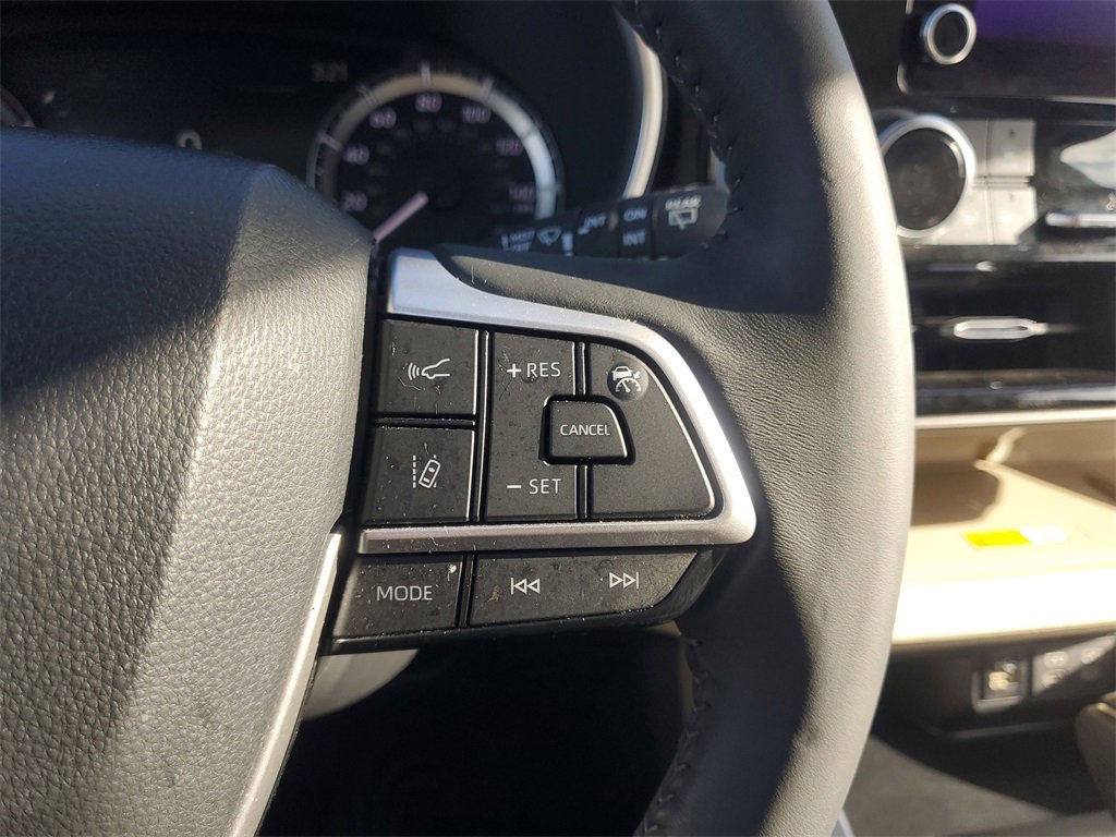 Used 2024 Toyota Highlander XLE image 24