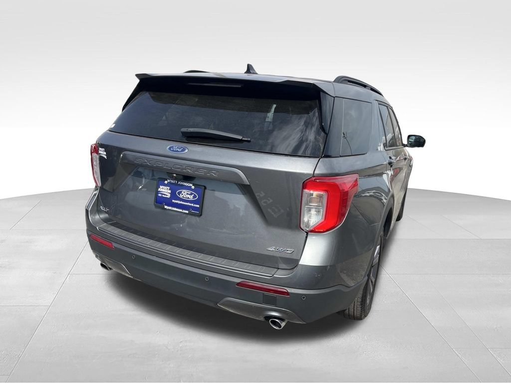 Certified 2024 Ford Explorer XLT w/ Equipment Group 202A AWD/4WD image 4