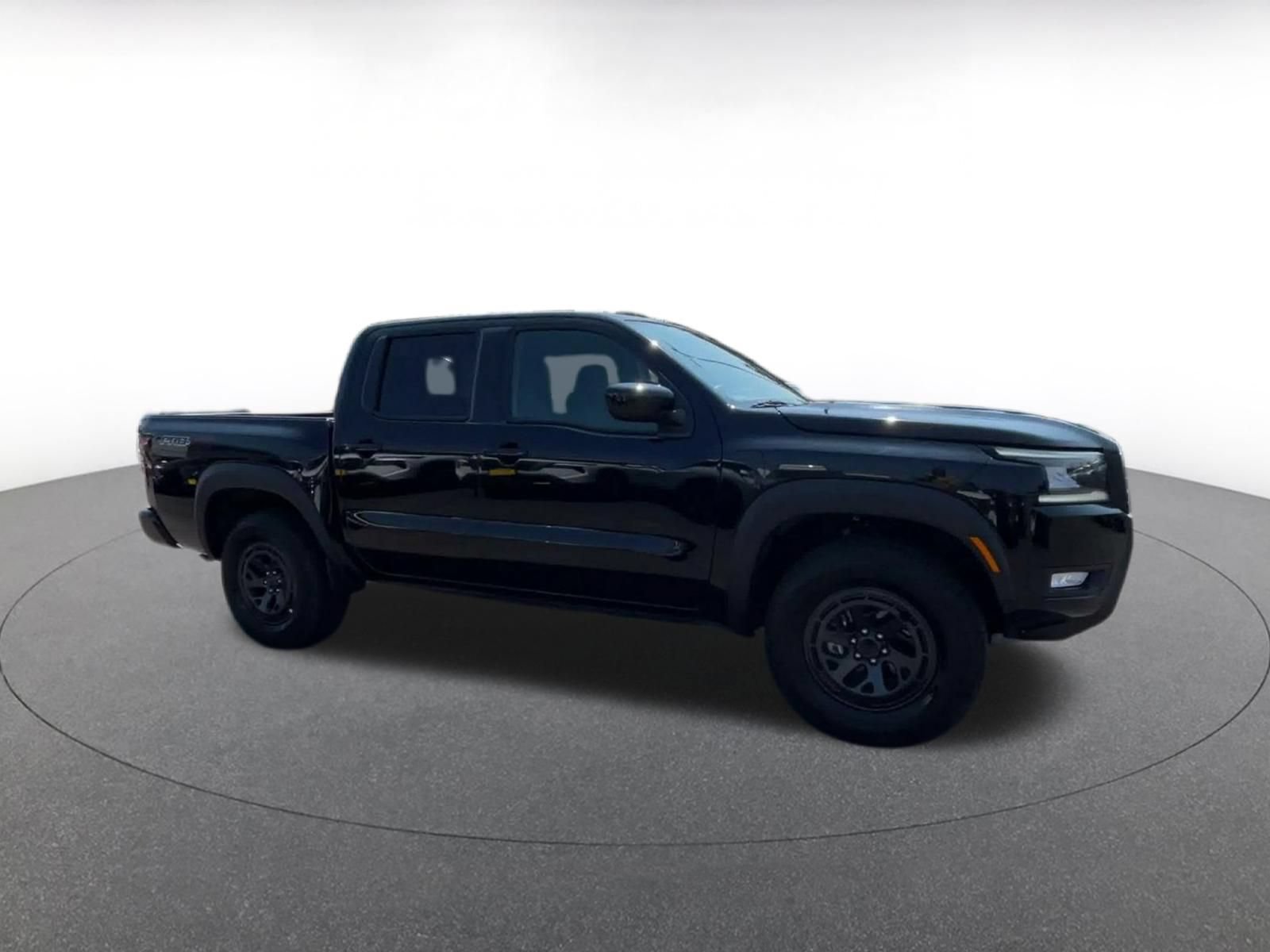 Used 2026 Nissan Frontier PRO-4X AWD/4WD image 2
