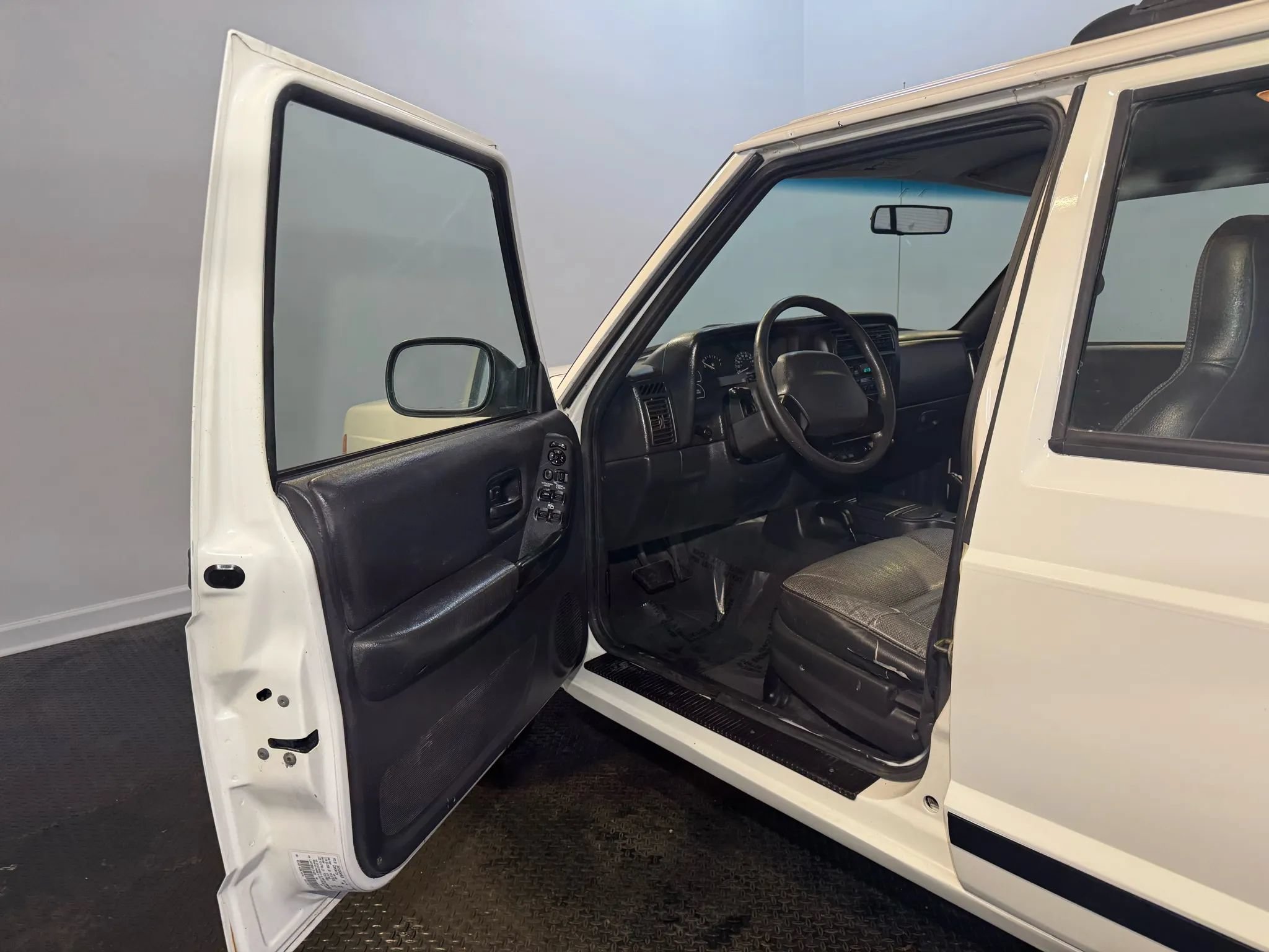 Used 2000 Jeep Cherokee SE AWD/4WD image 8