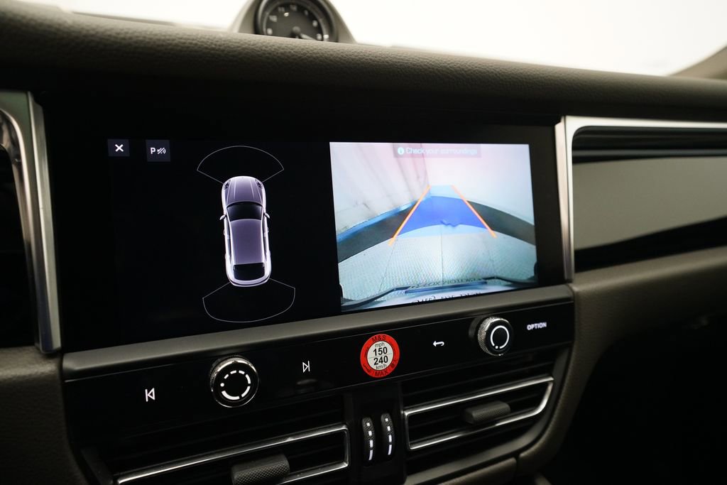 Certified 2023 Porsche Macan image 24