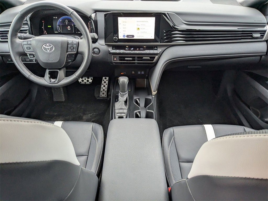 Used 2025 Toyota Camry SE image 31