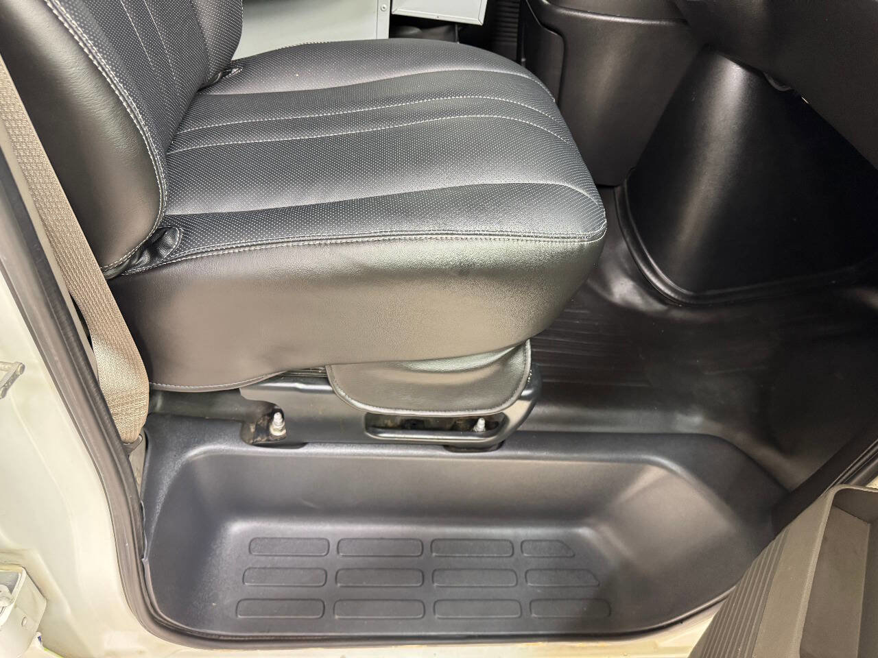 Used 2013 Chevrolet Express 1500 image 44