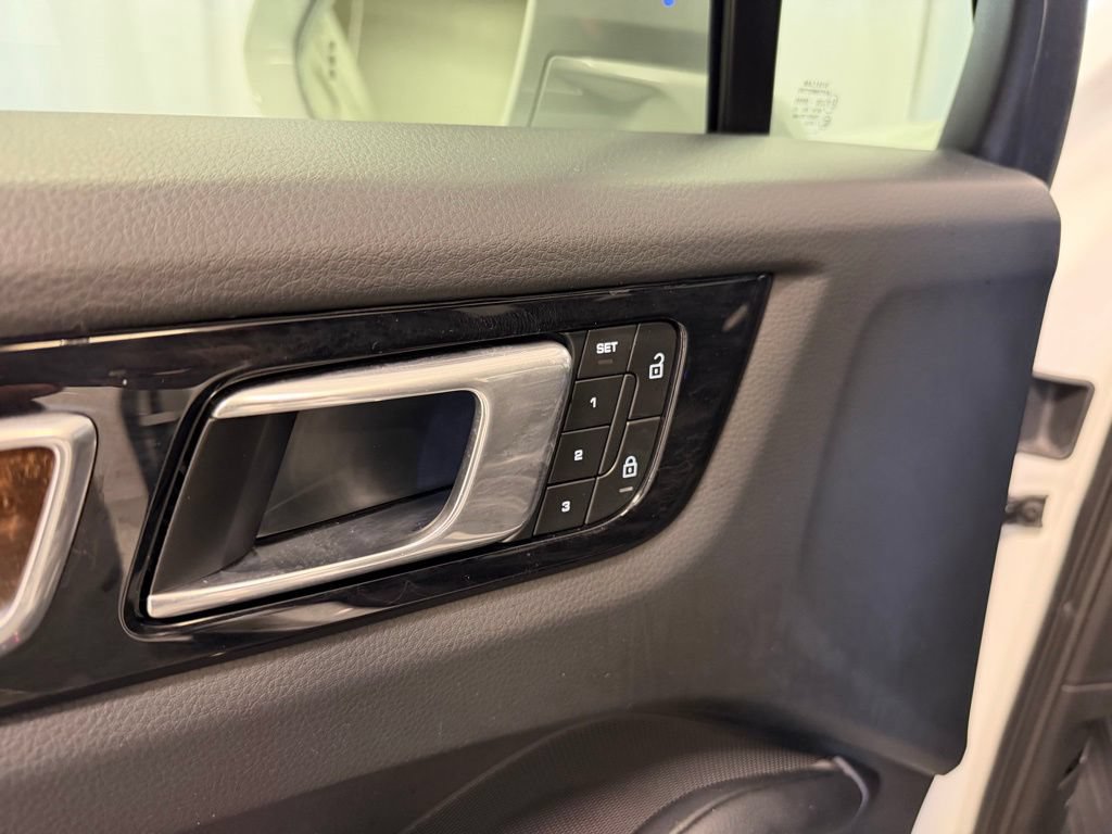 Certified 2023 Porsche Cayenne Platinum Edition AWD/4WD image 7