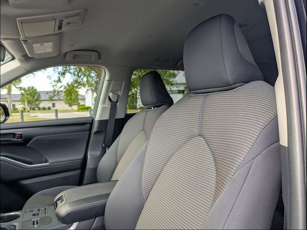 Certified 2025 Toyota Highlander LE FWD image 12