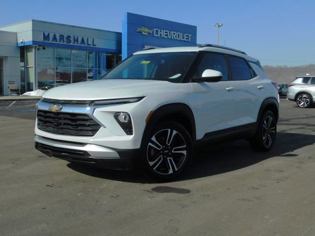 Used 2024 Chevrolet TrailBlazer LT w/ LT Cold Weather Package image 2