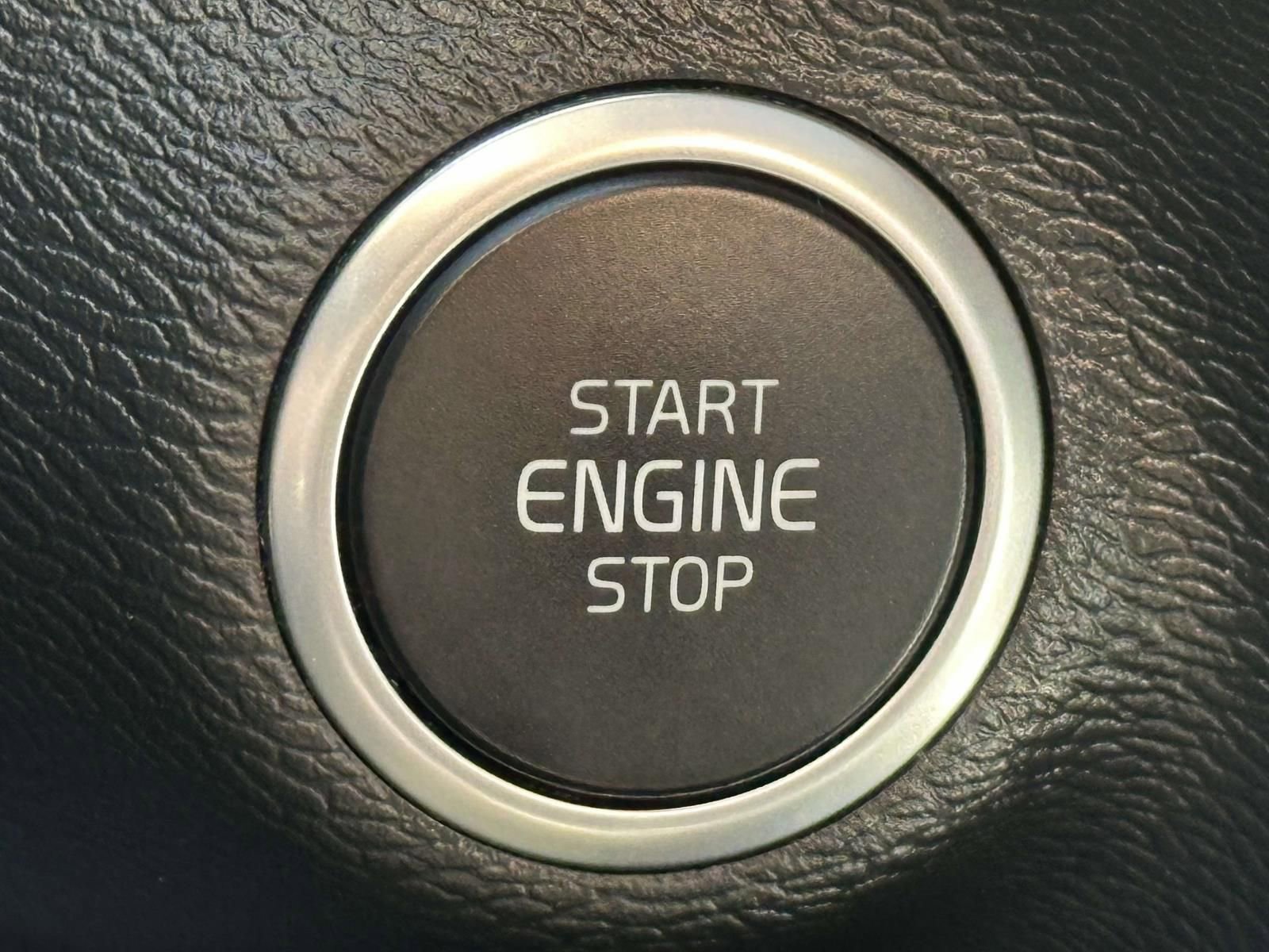 Used 2023 Volvo XC40 B5 Plus w/ Driver Assist Package image 18