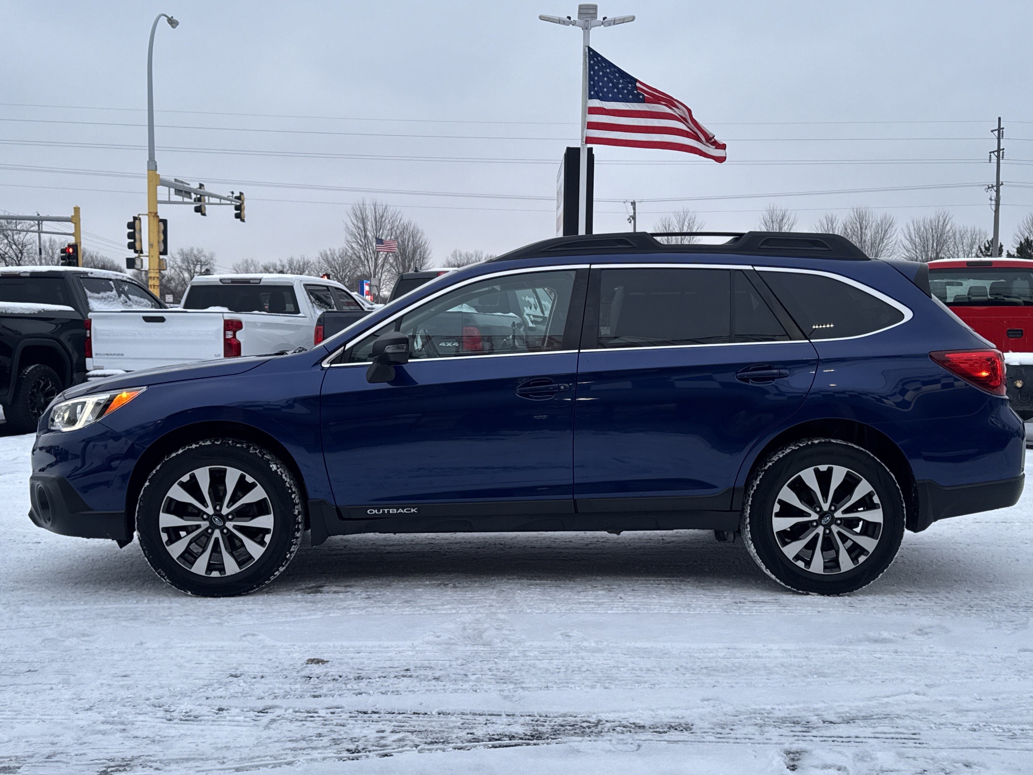 Used 2017 Subaru Outback 2.5i Limited image 4