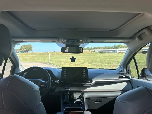Used 2021 Toyota Sienna XLE w/ XLE Plus Package FWD image 10