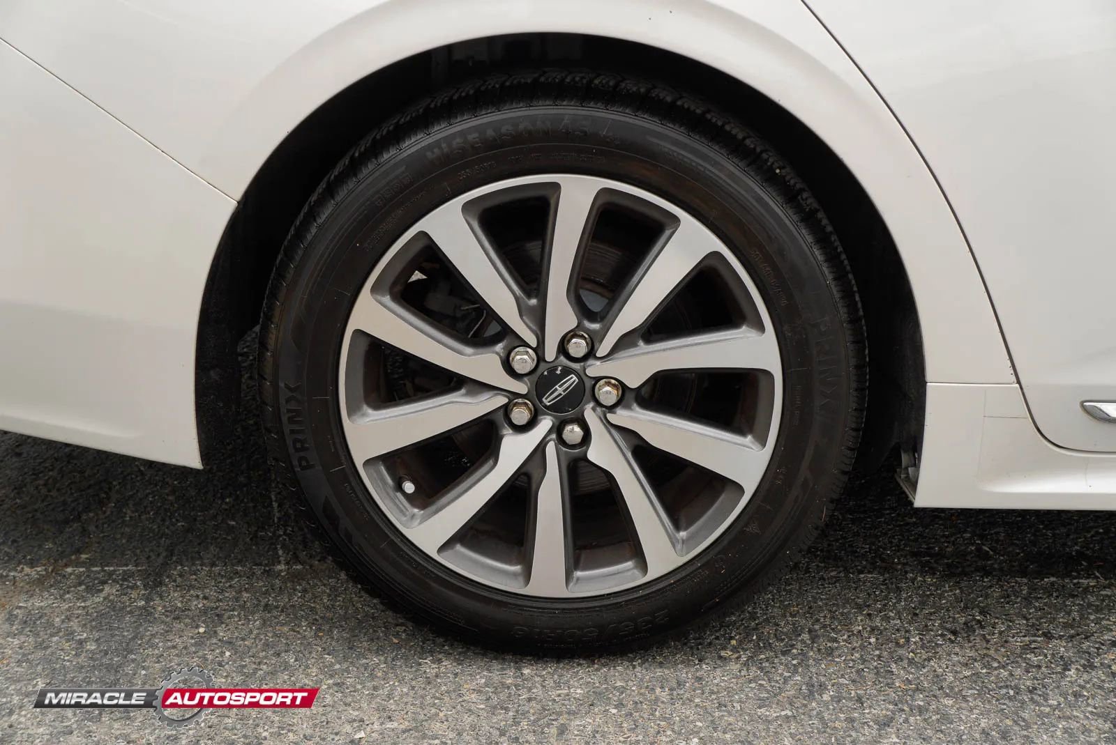 Used 2018 Lincoln Continental Premiere FWD image 11