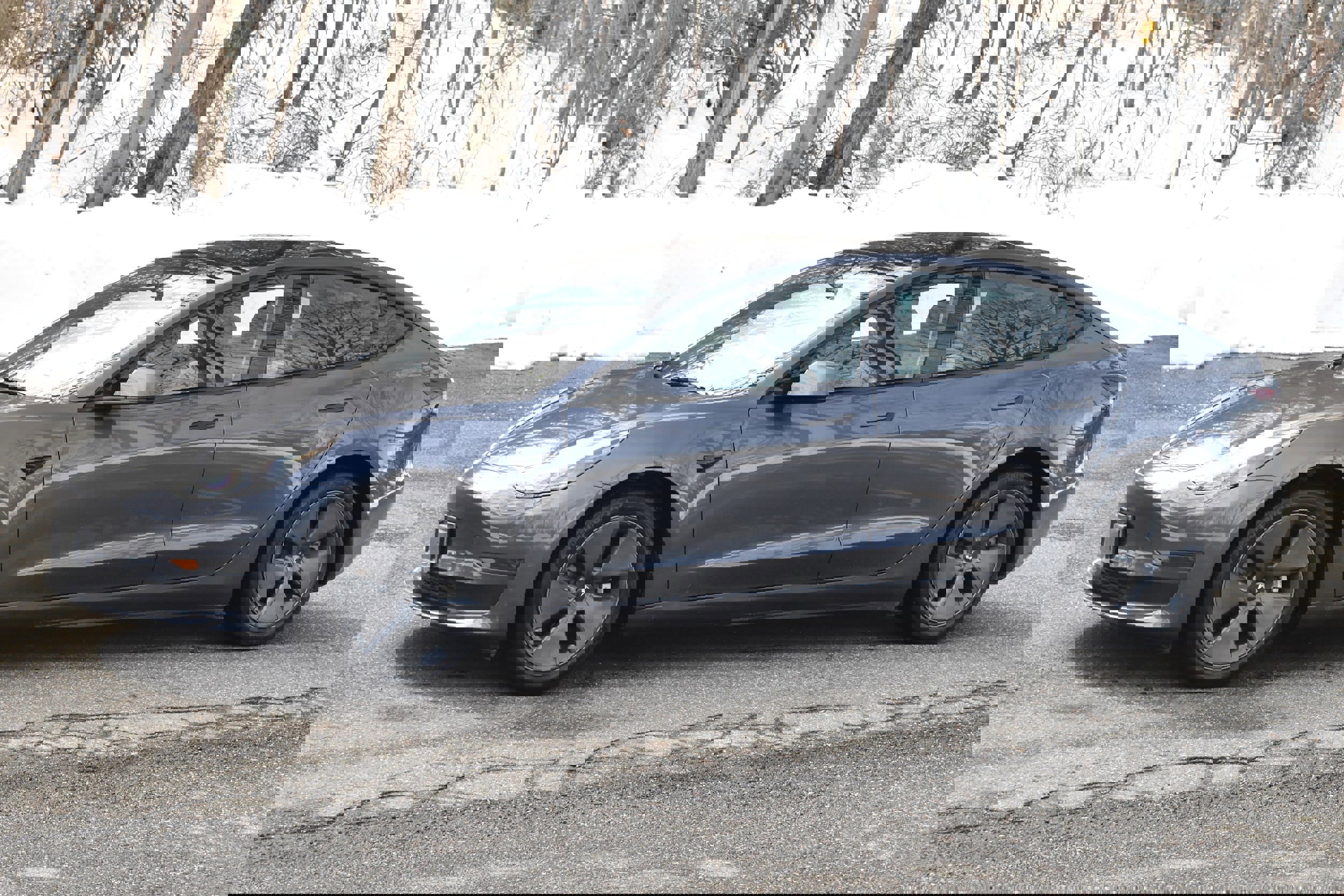 Used 2023 Tesla Model 3 Standard Range image 2
