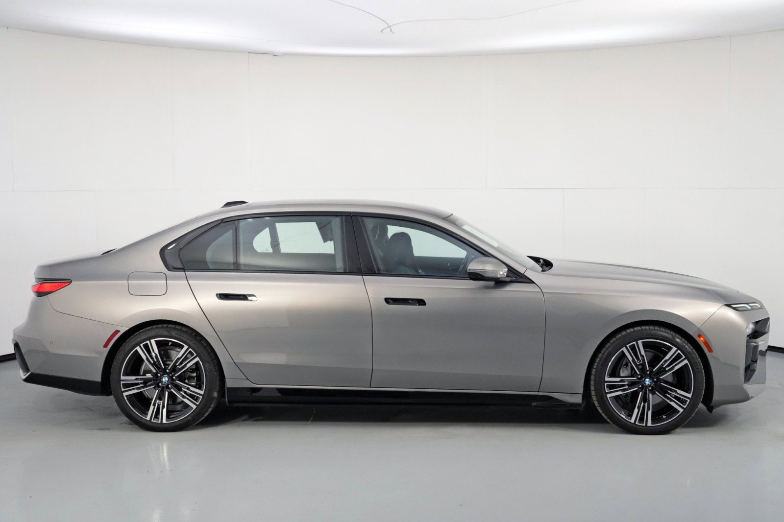 Used 2023 BMW i7 xDrive60 image 65