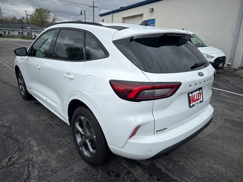 Used 2023 Ford Escape ST-Line w/ Tech Pack #1 AWD/4WD image 11