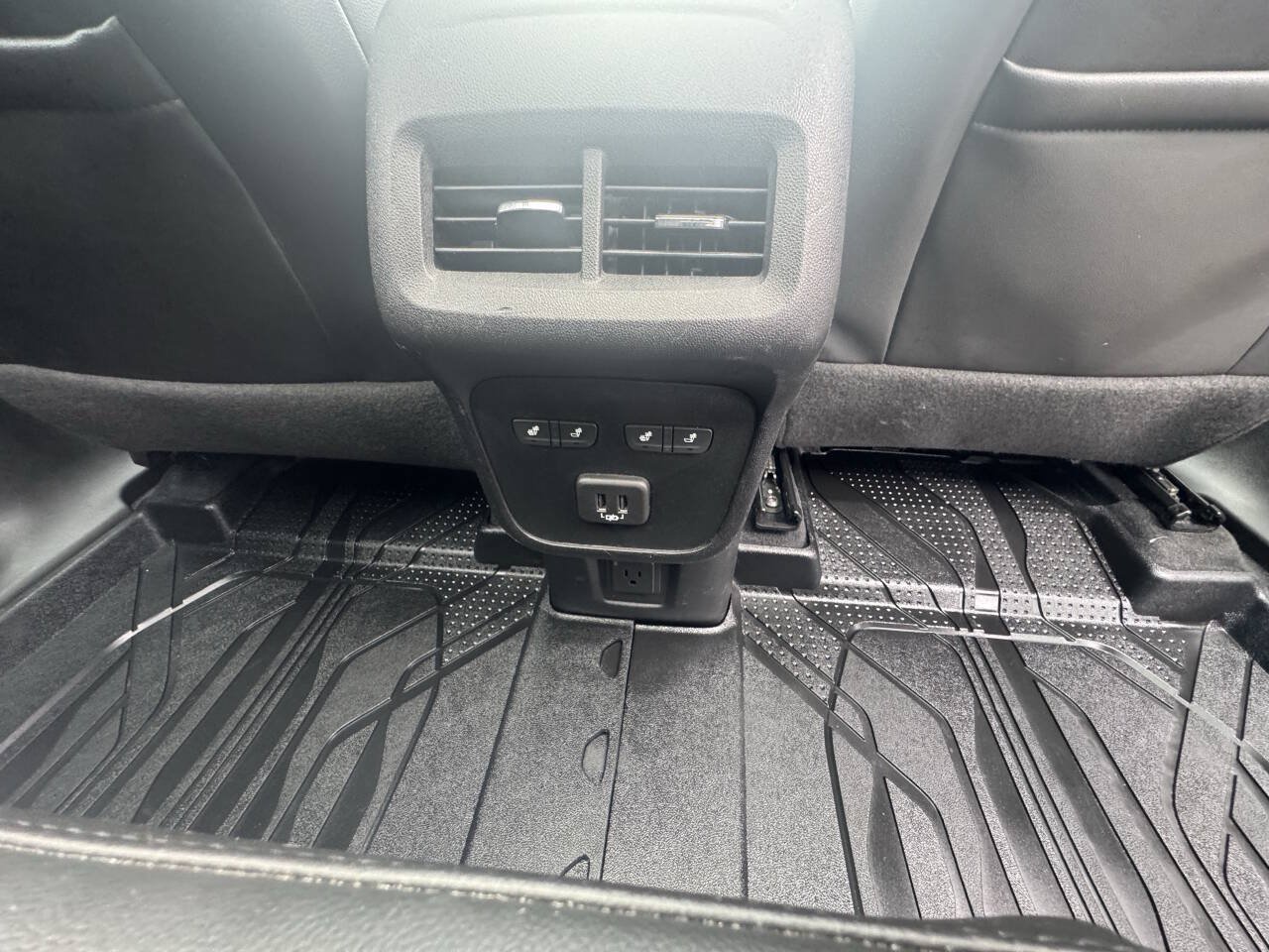 Used 2020 Chevrolet Equinox Premier AWD/4WD image 24