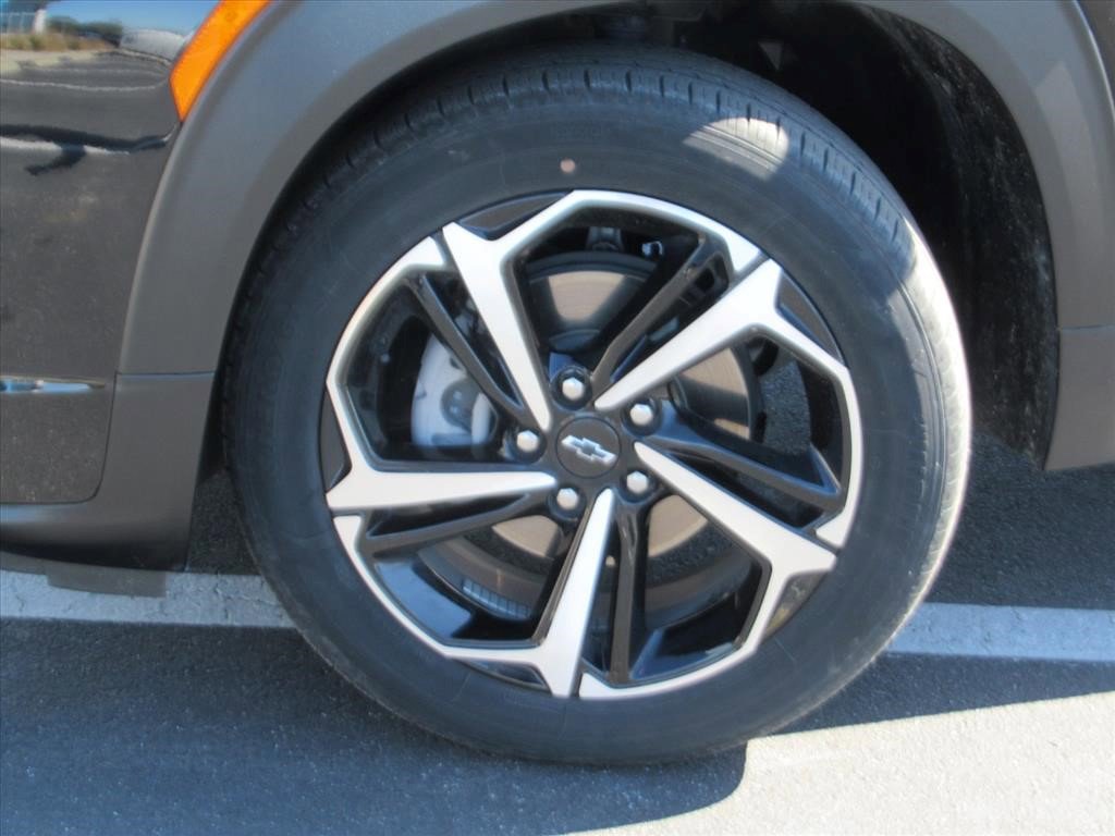 Certified 2023 Chevrolet TrailBlazer RS w/ Sun and Liftgate Package image 5