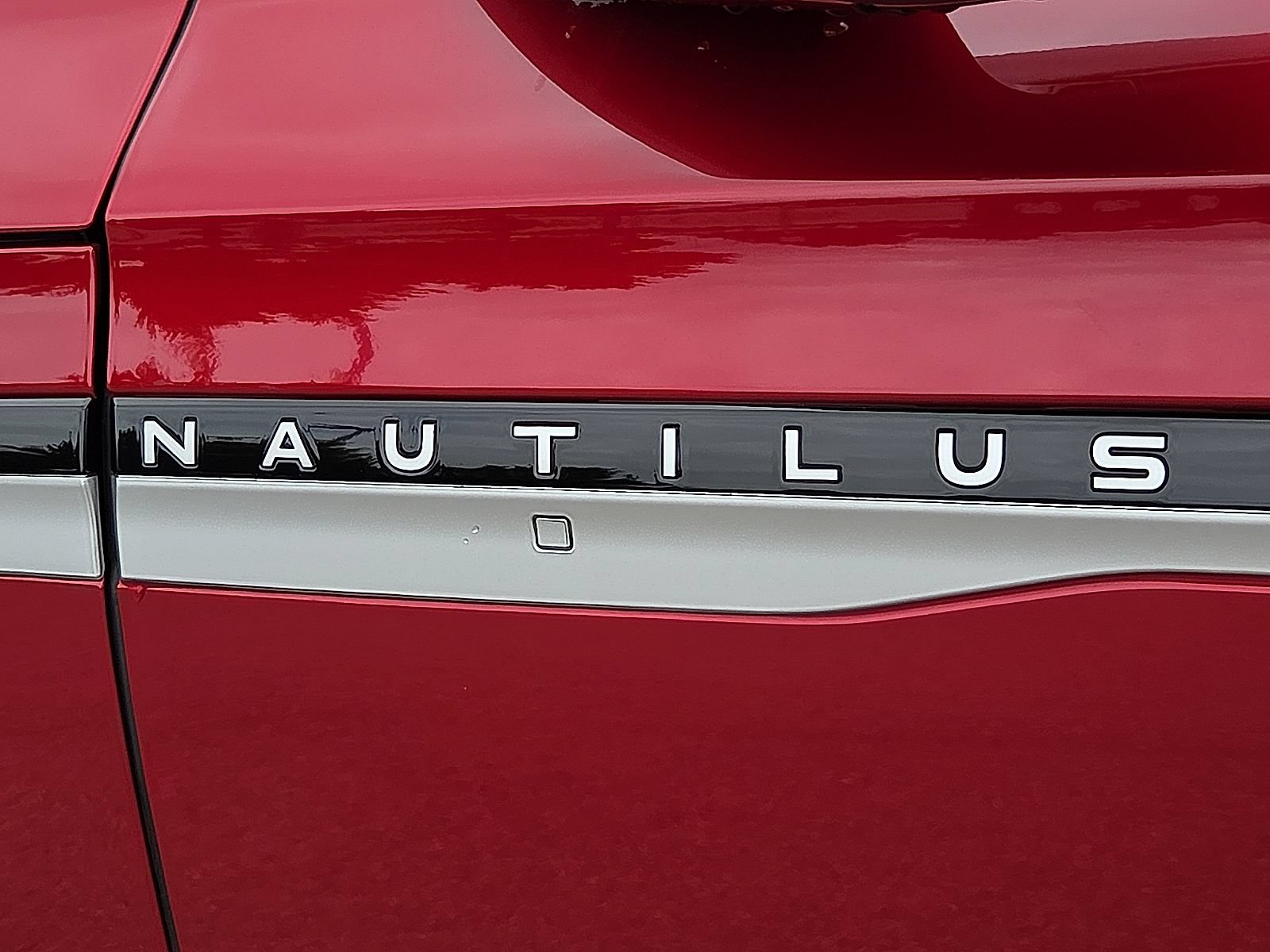 Used 2025 Lincoln Nautilus Premier AWD/4WD image 9