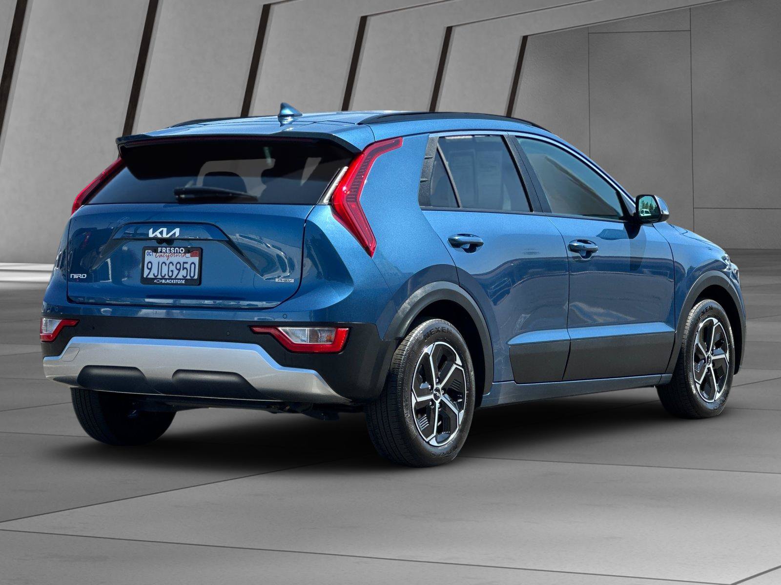 Used 2024 Kia Niro EX FWD image 4