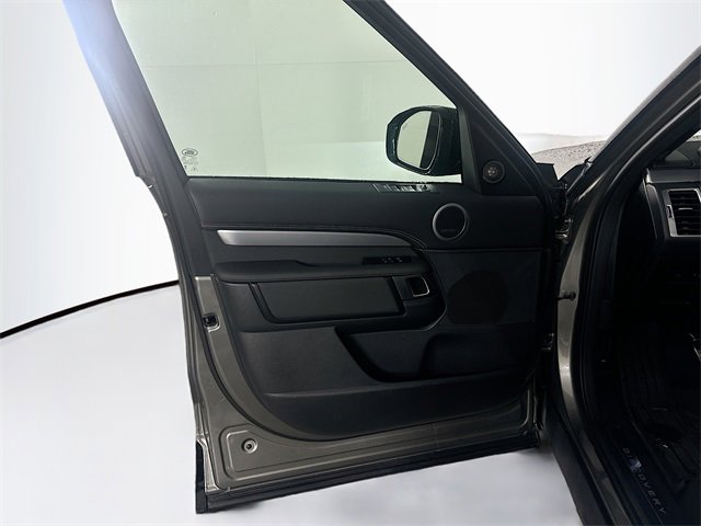 Used 2024 Land Rover Discovery Dynamic SE image 11