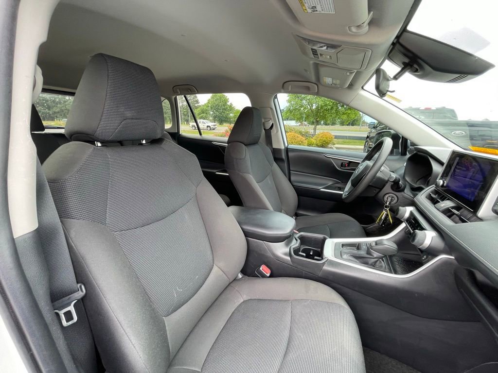 Used 2024 Toyota RAV4 LE FWD image 30