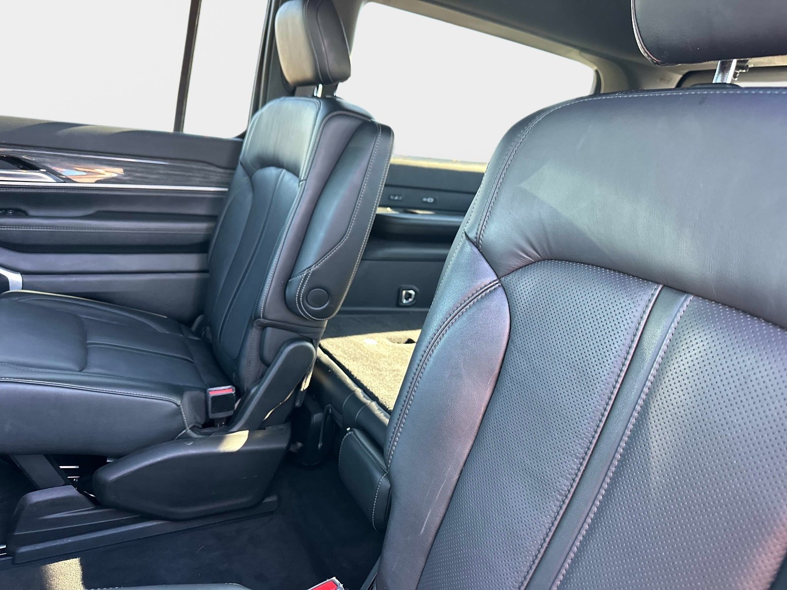 Used 2022 Jeep Wagoneer Series III w/ Flexible Seating Group image 14